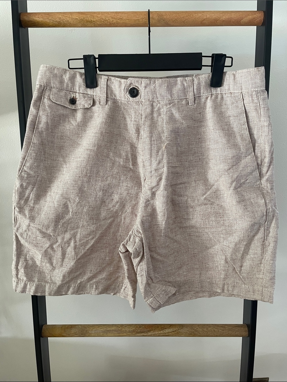 Banana Republic Linen blend tan shorts 
Size 32